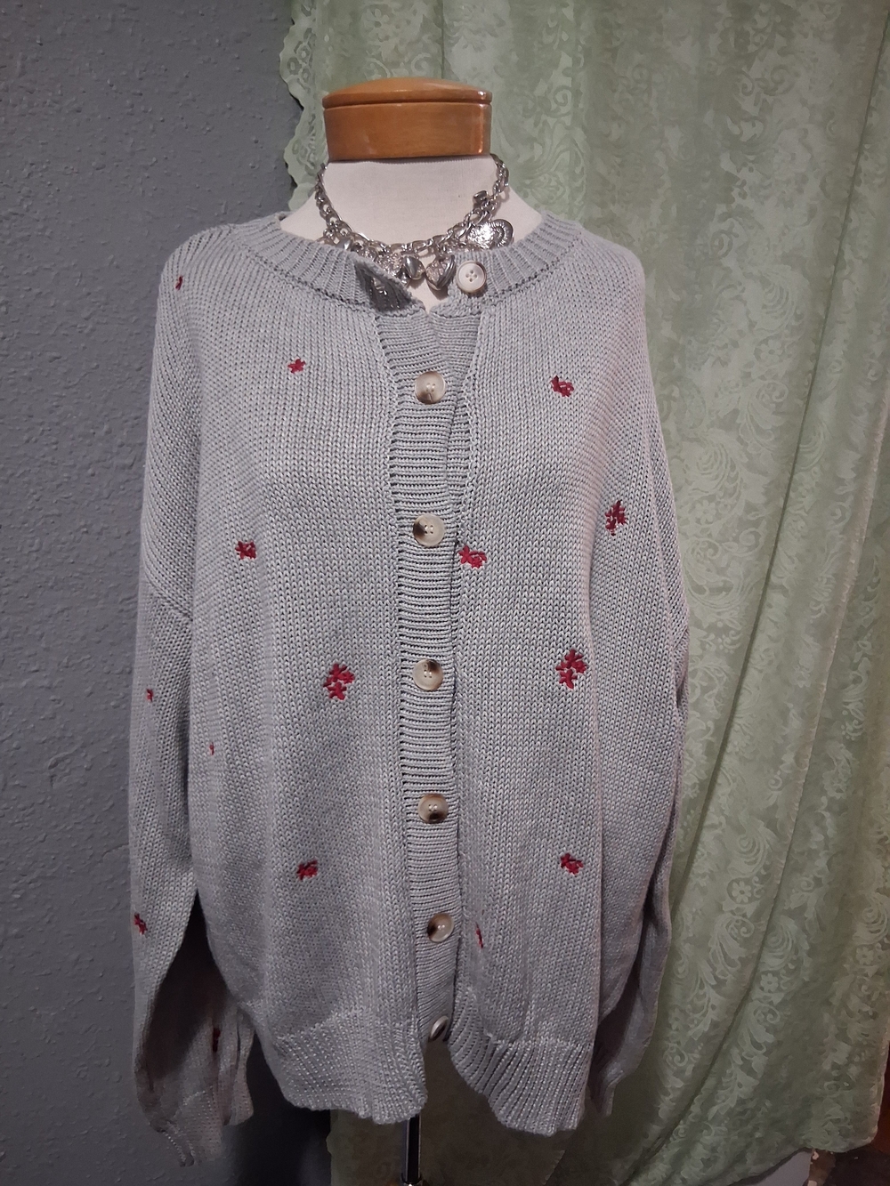 Stitch- Fix- Gilli Light Gray Knit Cardigan with Red Floral Accents